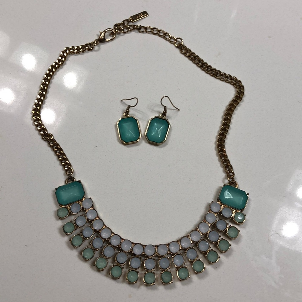 Necklace and earring set